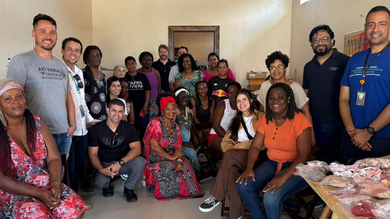 Equipe da Suzano visita costureiras de Helvécia