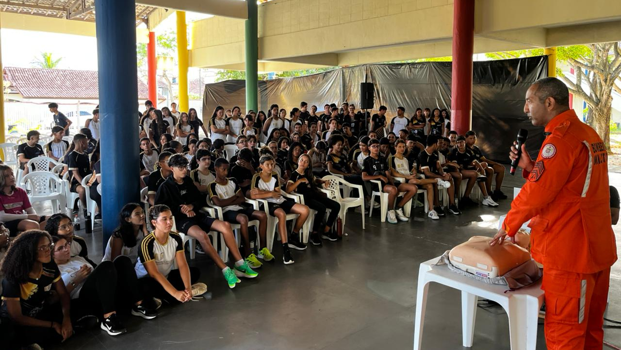 PRF e Corpo de Bombeiros palestram em escolas 02