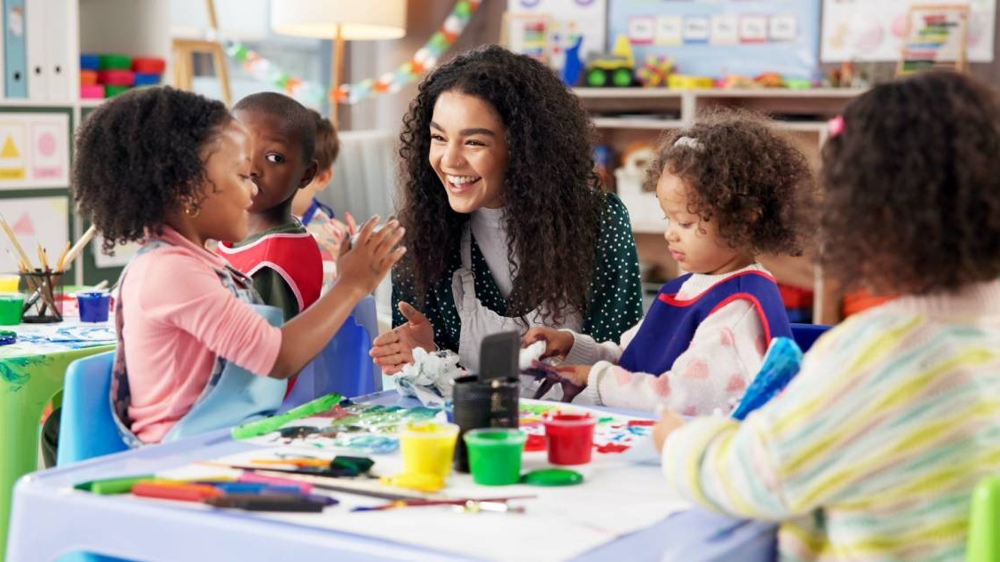 Crianças com ensino de qualidade na pré-escola apresentam melhores níveis de aprendizado, aponta estudo