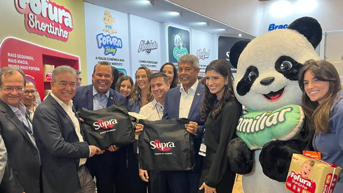 Governador da Bahia visita estande da Bracell Papéis na Superbahia